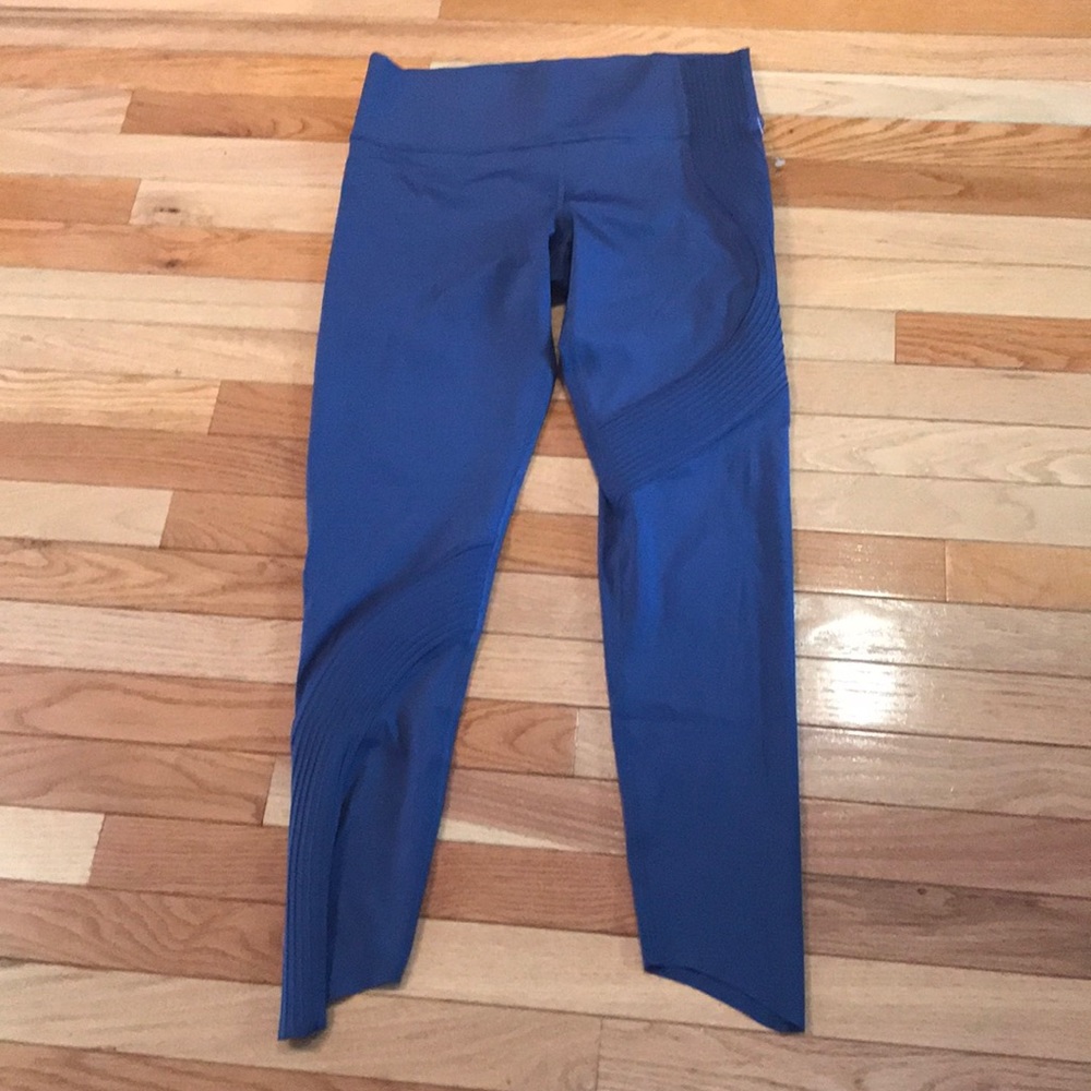 New woman’s Under Armour Tights leggings.